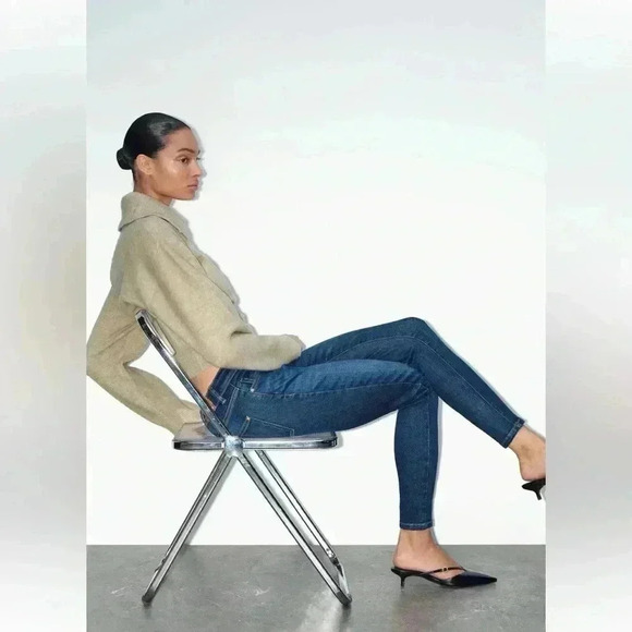 NWT ZARA • Mid Rise Dark Wash The Skinny Jean Sz 6 - Picture 4 of 9